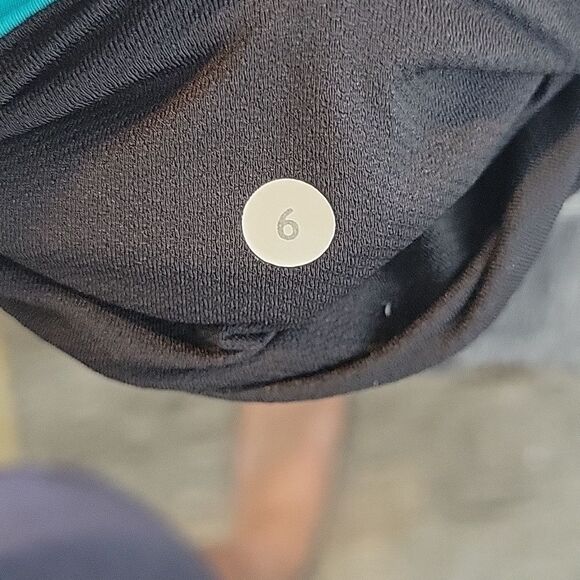 Lululemon Run: Inspire Crop II Black/ Teal Size 6 - Picture 4 of 4